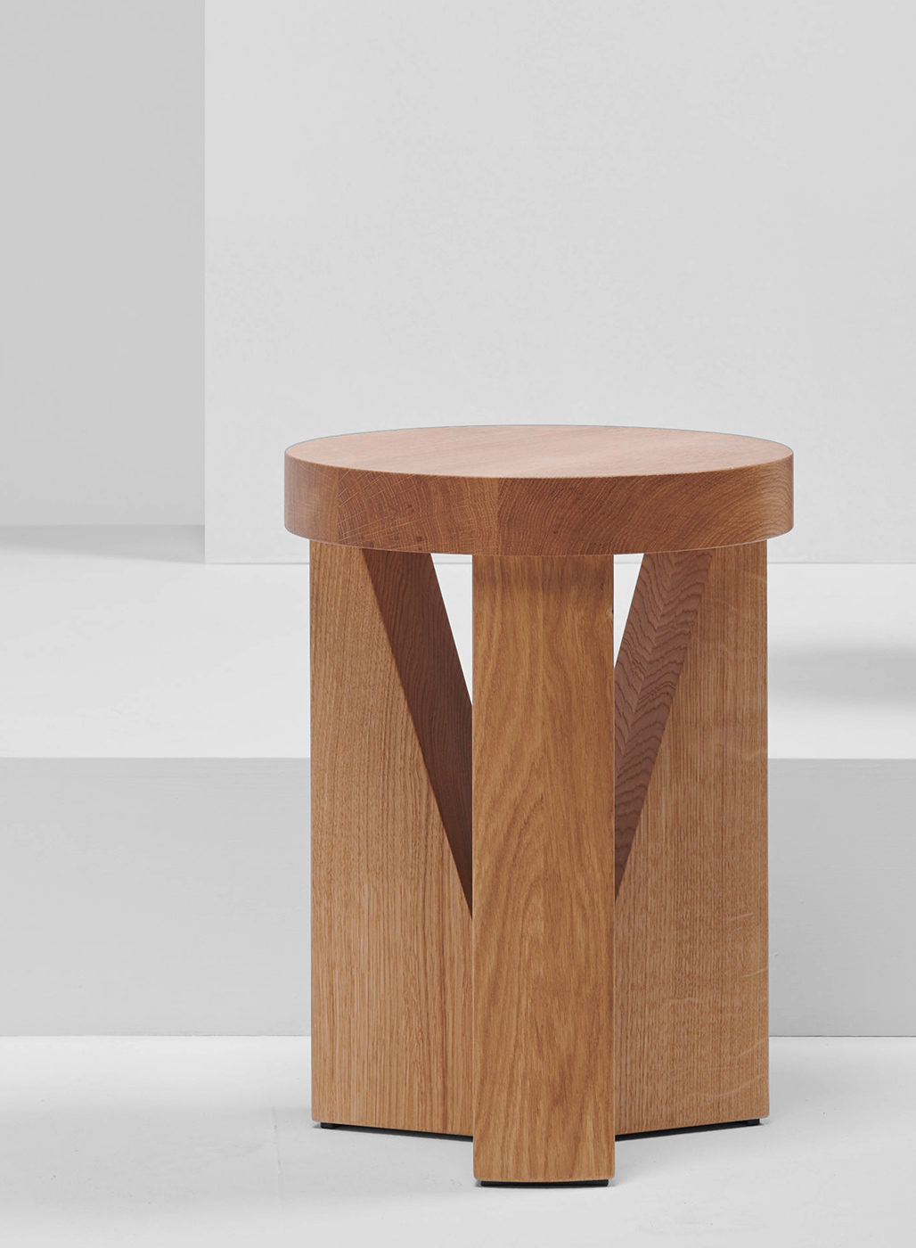 Cugino Stool from District